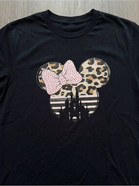 Black Short-Sleeve Tee with Leopard Mouse Silhouette and Pink Bow